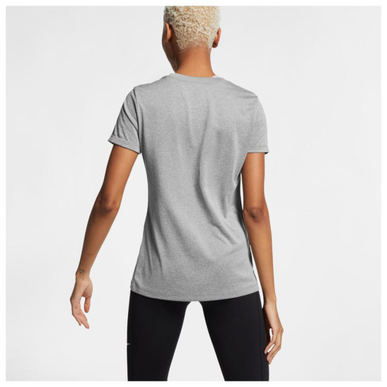 Nike Γυναικεία κοντομάνικη μπλούζα Dri-Fit Legend Nike Γυναικεία κοντομάνικη μπλούζα Dri-Fit Legend